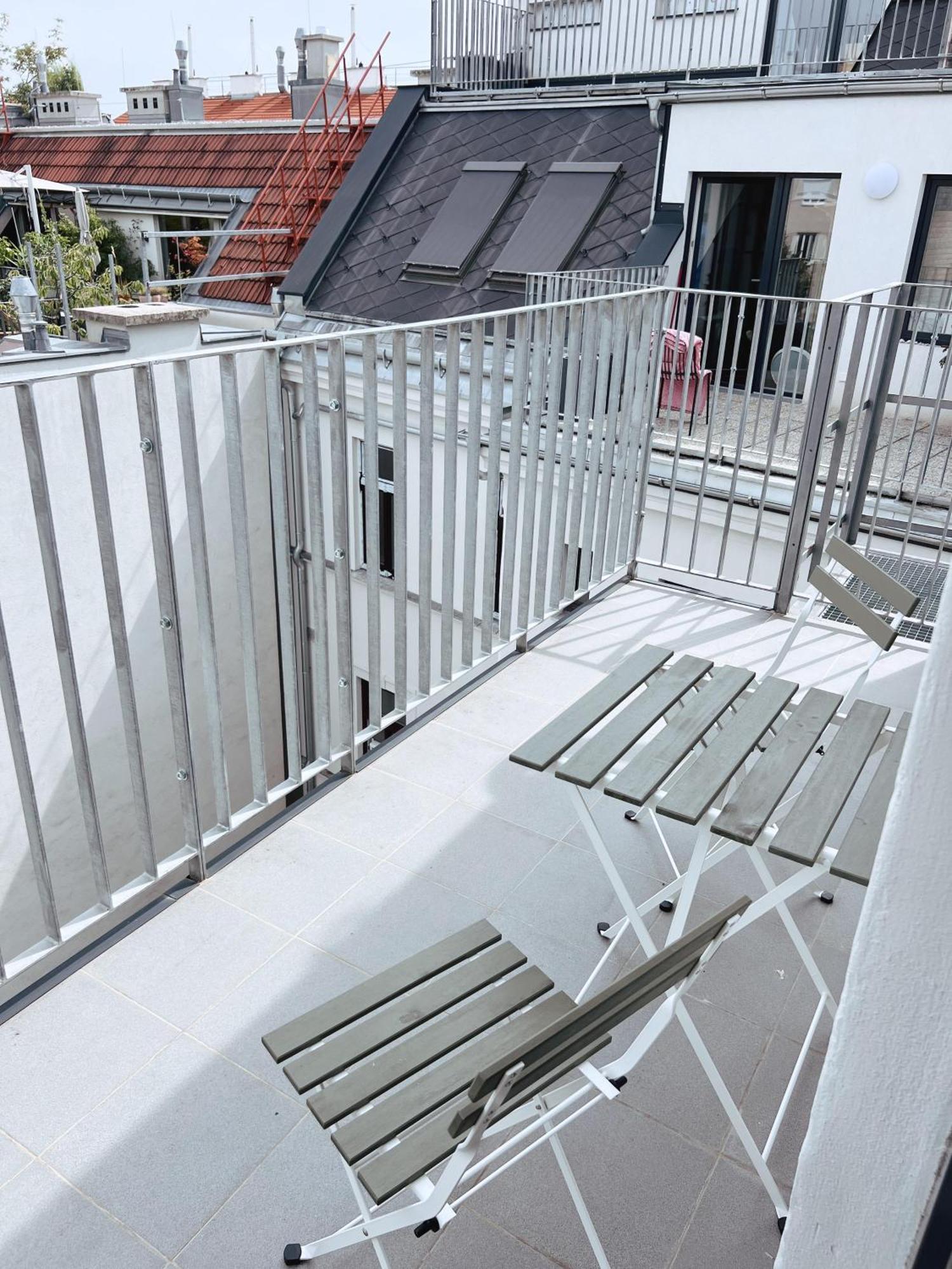 Brunnenmarkt Balcony Apartment Wenen Buitenkant foto