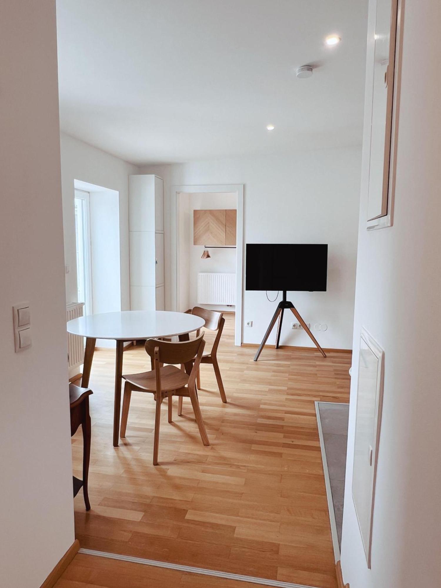 Brunnenmarkt Balcony Apartment Wenen Buitenkant foto