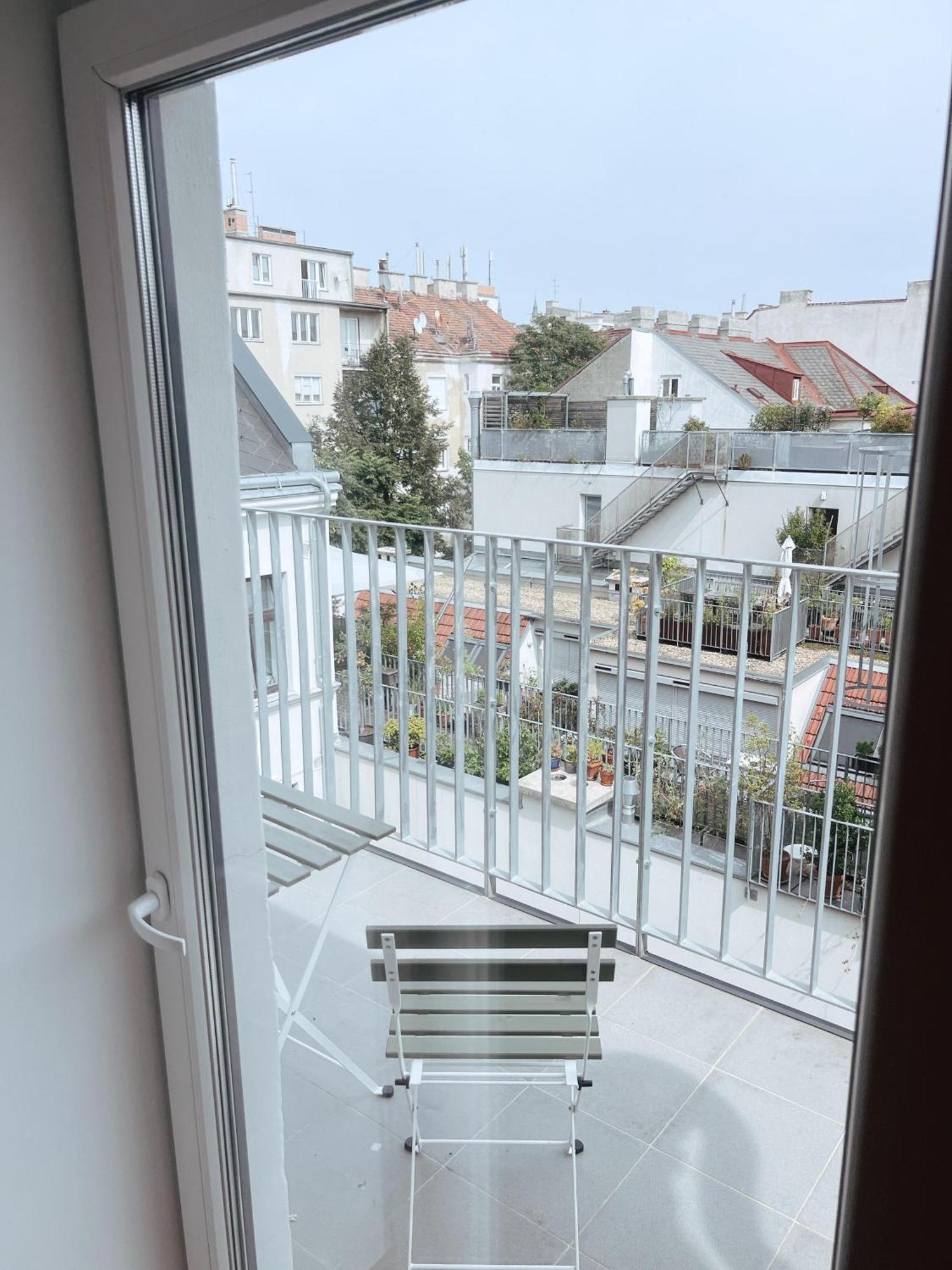 Brunnenmarkt Balcony Apartment Wenen Buitenkant foto
