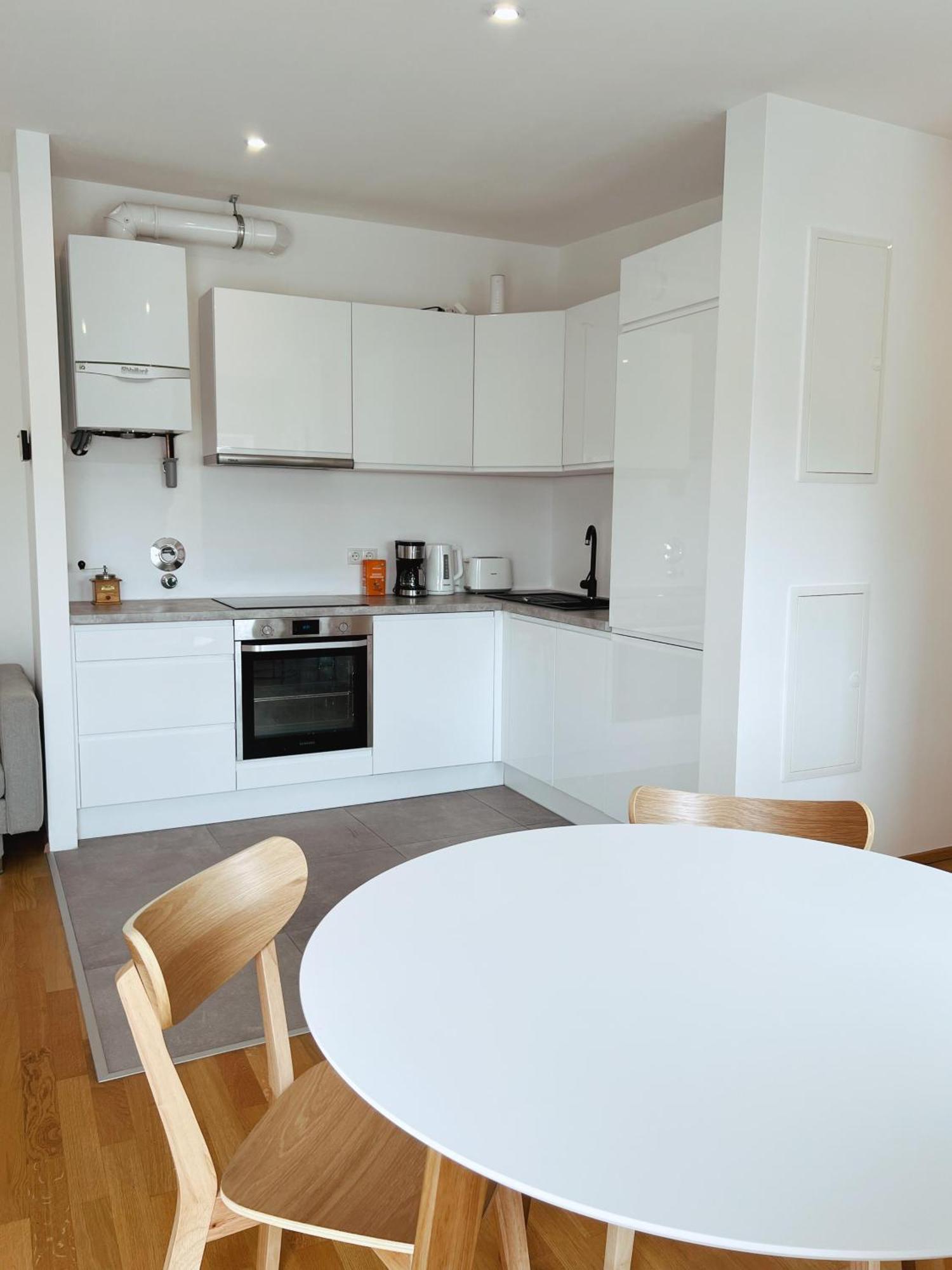 Brunnenmarkt Balcony Apartment Wenen Buitenkant foto