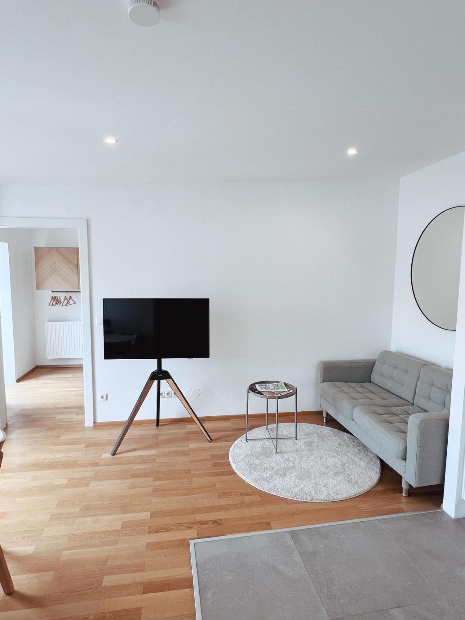 Brunnenmarkt Balcony Apartment Wenen Buitenkant foto
