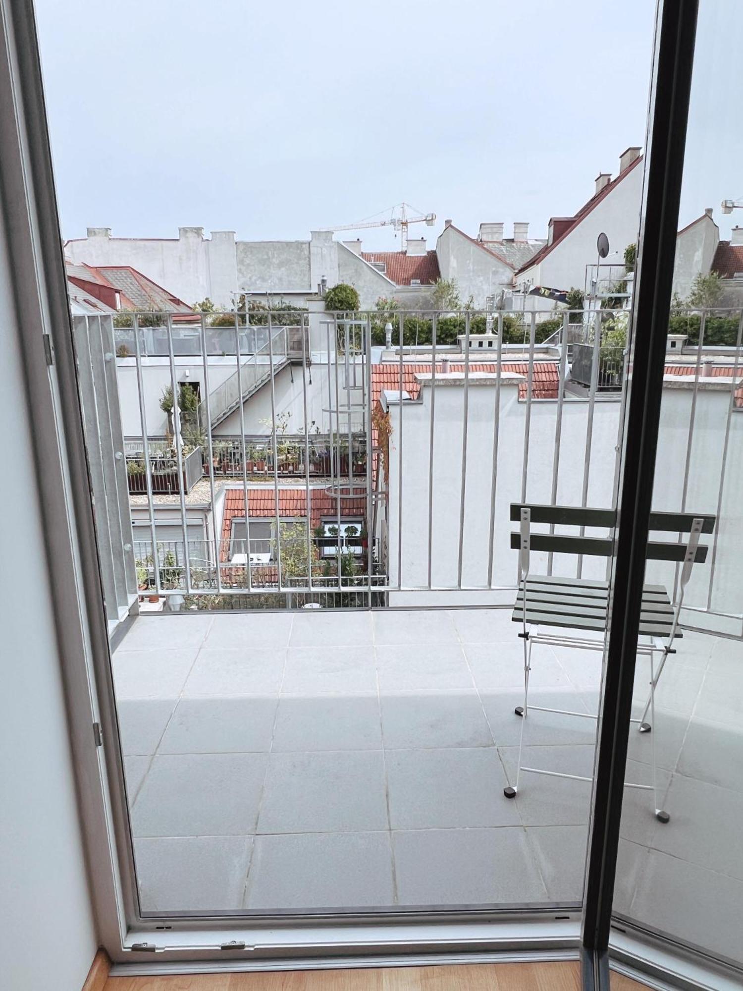Brunnenmarkt Balcony Apartment Wenen Buitenkant foto